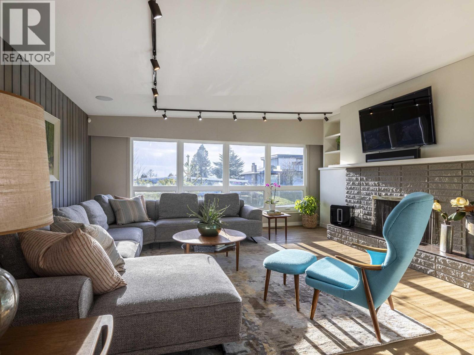815 MASSEY STREET, New Westminster
