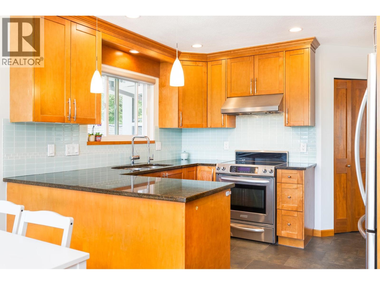 3985 FRAMES PLACE, North Vancouver