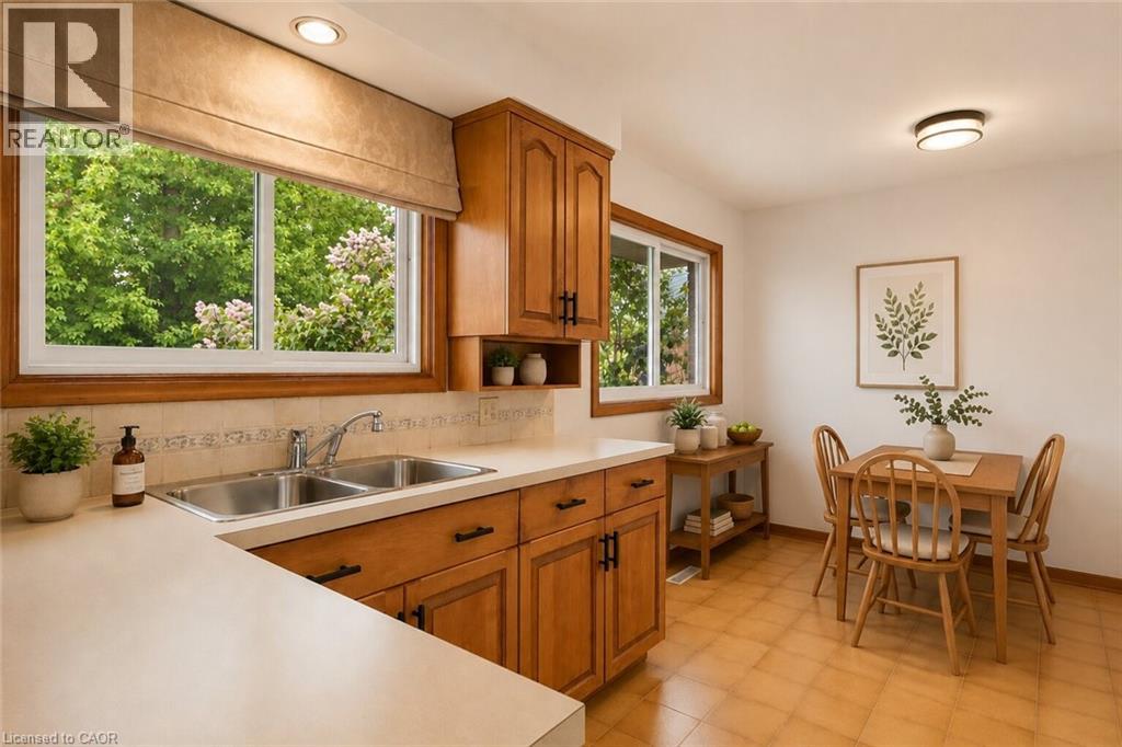 34 BEACONSFIELD Drive, Hamilton, Ontario, L8T2W9 — Photo 9