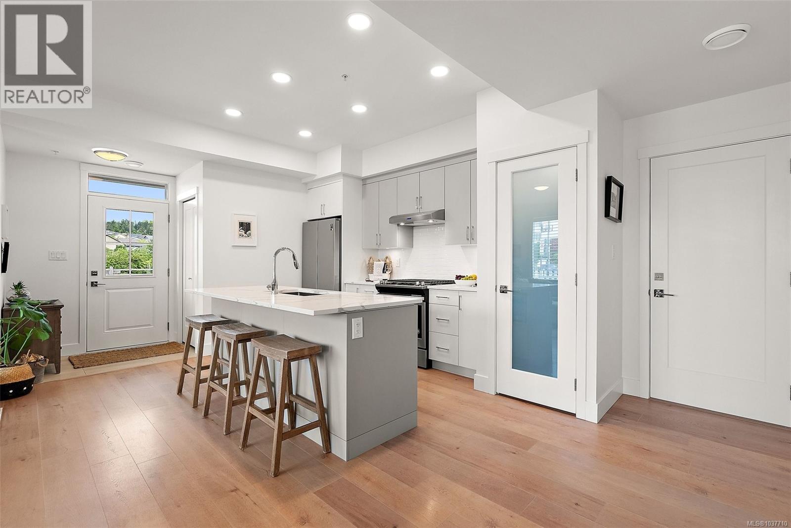 #101 3501 Dunlin St - 7