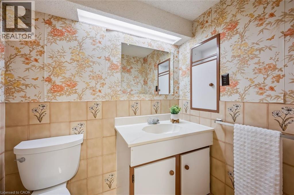 23 ANTHONY Place, Kitchener, Ontario, N2A1J9 — Photo 2