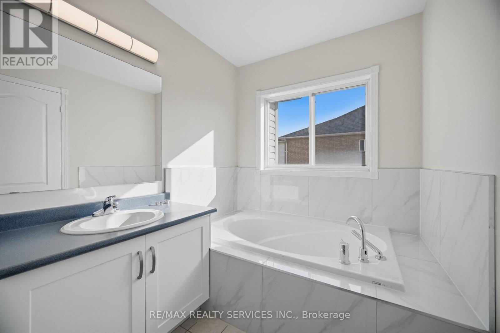 45 MONACO COURT - 22