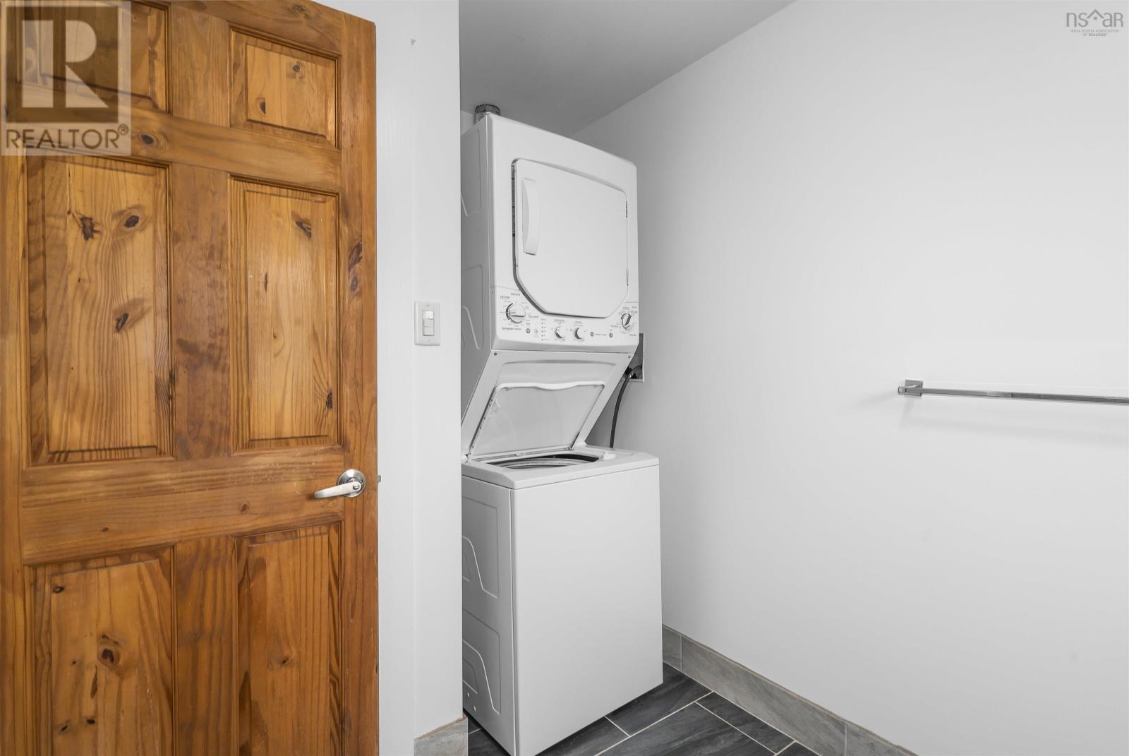 Property 39 of 40 of 24 Birchview Drive