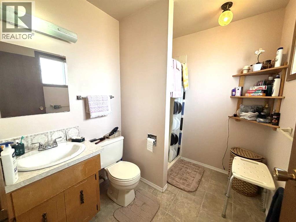 5015 50 Avenue — photo 15