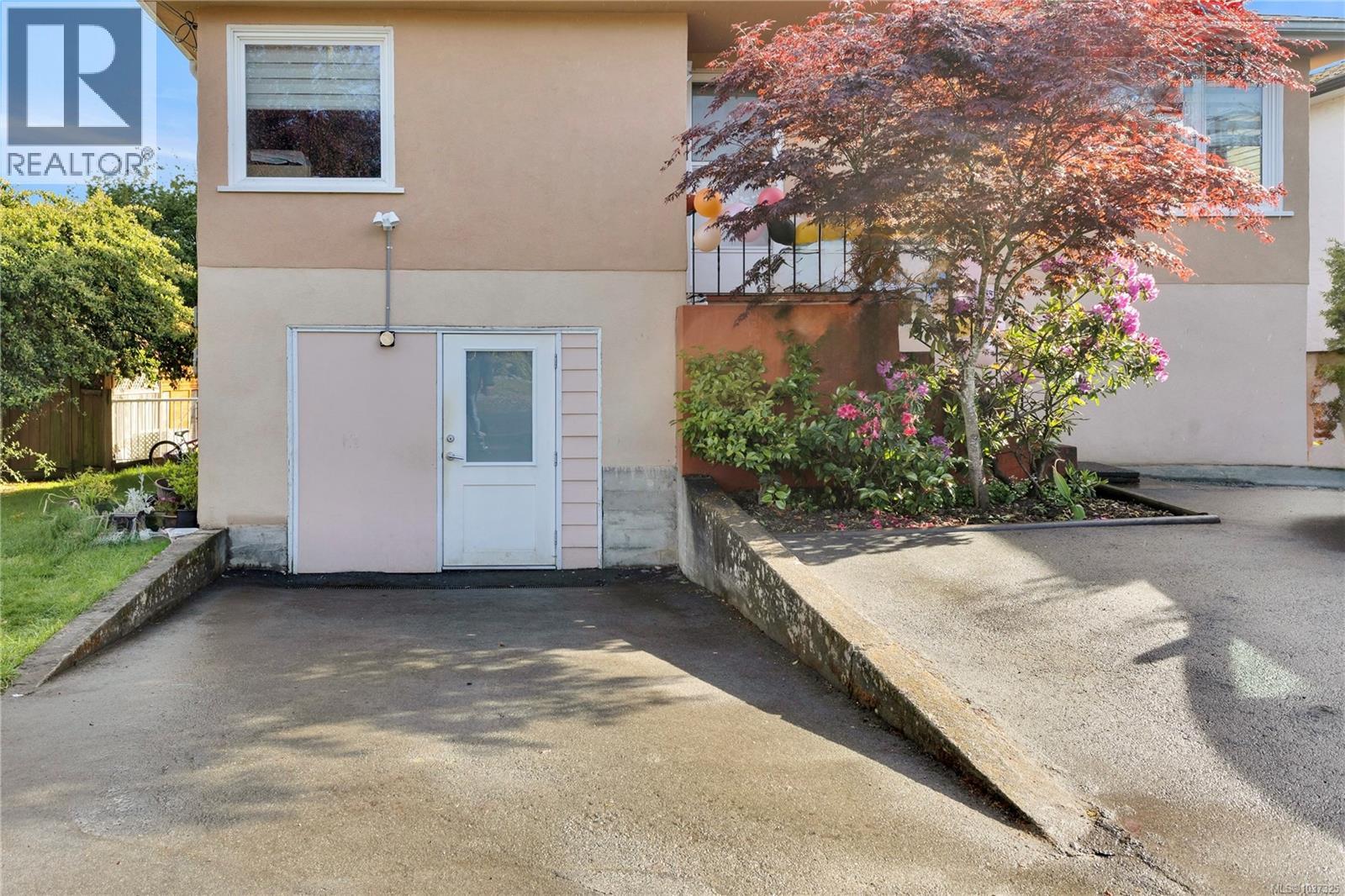 251 Sims Ave - 17