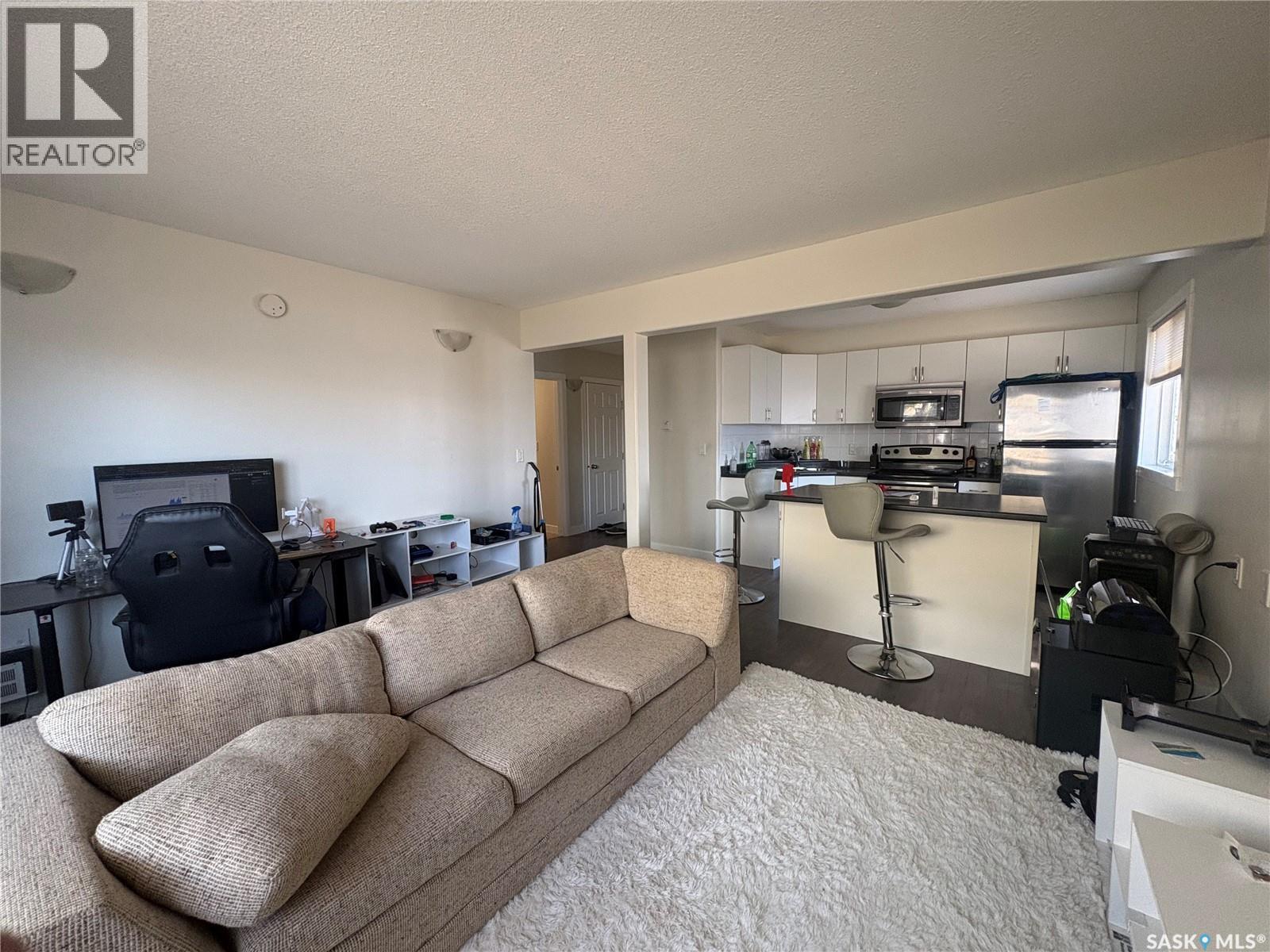 #3 2060 Lorne STREET - 2