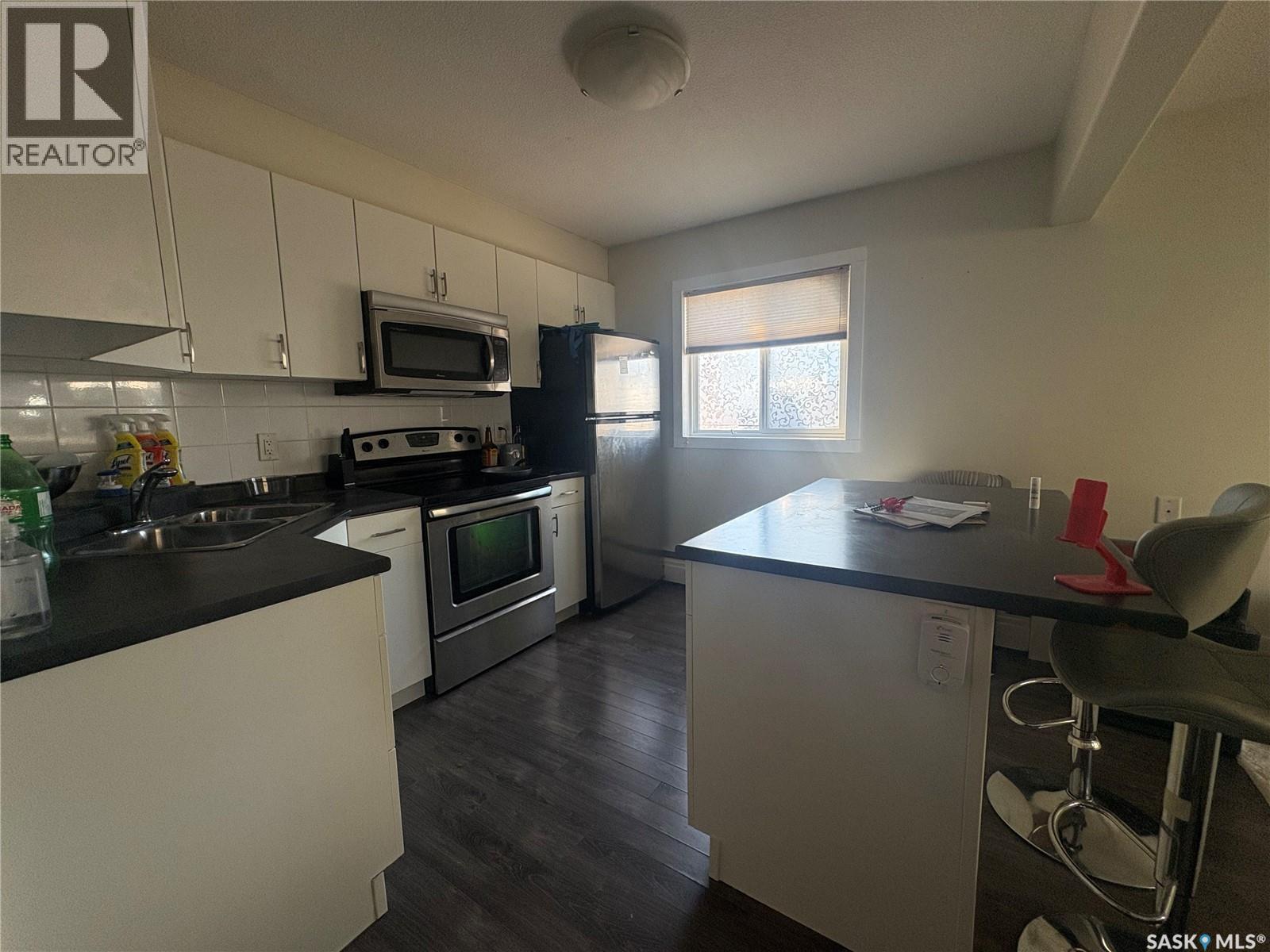#3 2060 Lorne STREET - 4