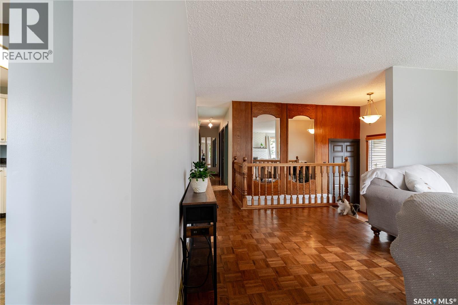 1325 King CRESCENT - 10