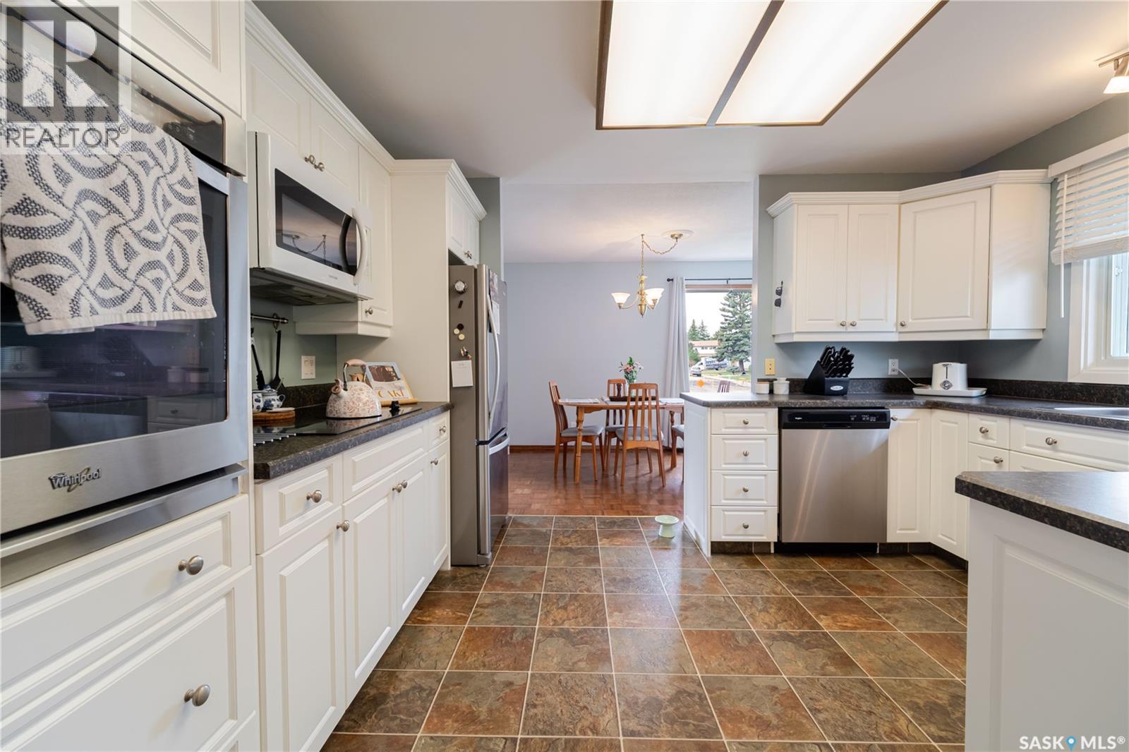 1325 King CRESCENT - 14