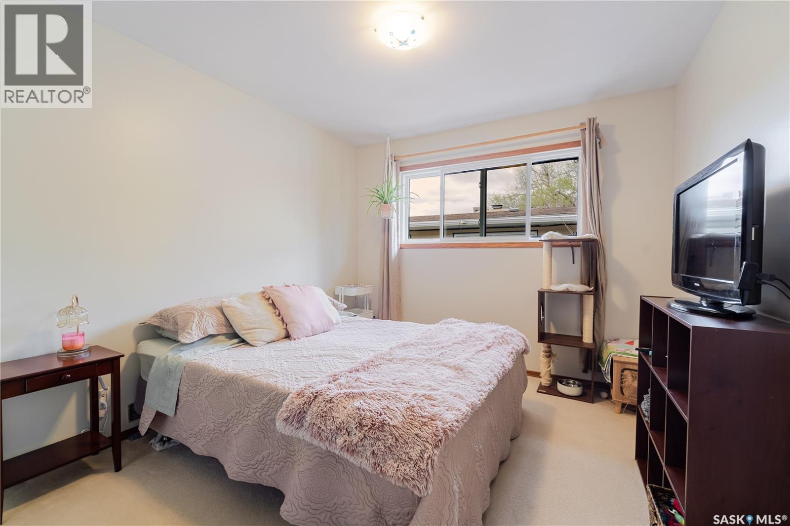 1325 King CRESCENT - 20