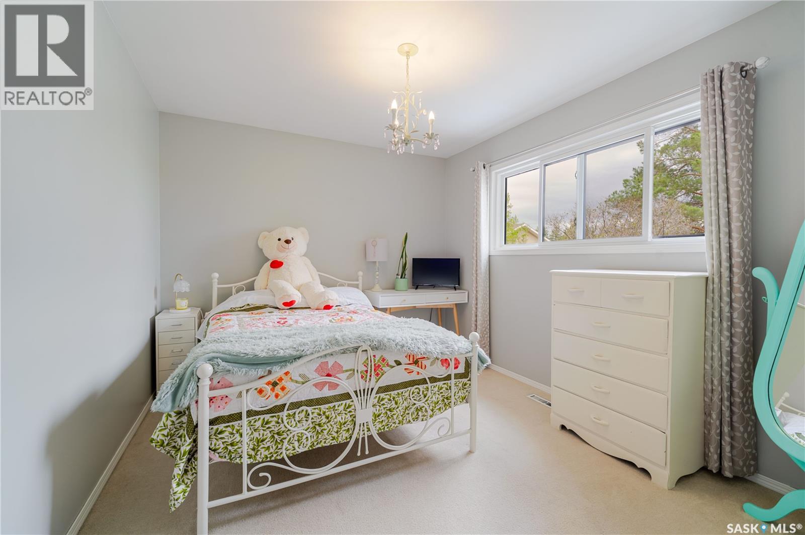 1325 King CRESCENT - 22