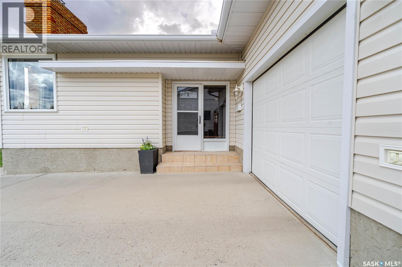 1325 King CRESCENT - Image 3