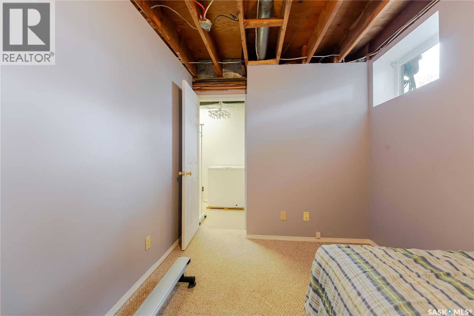 1325 King CRESCENT - 34