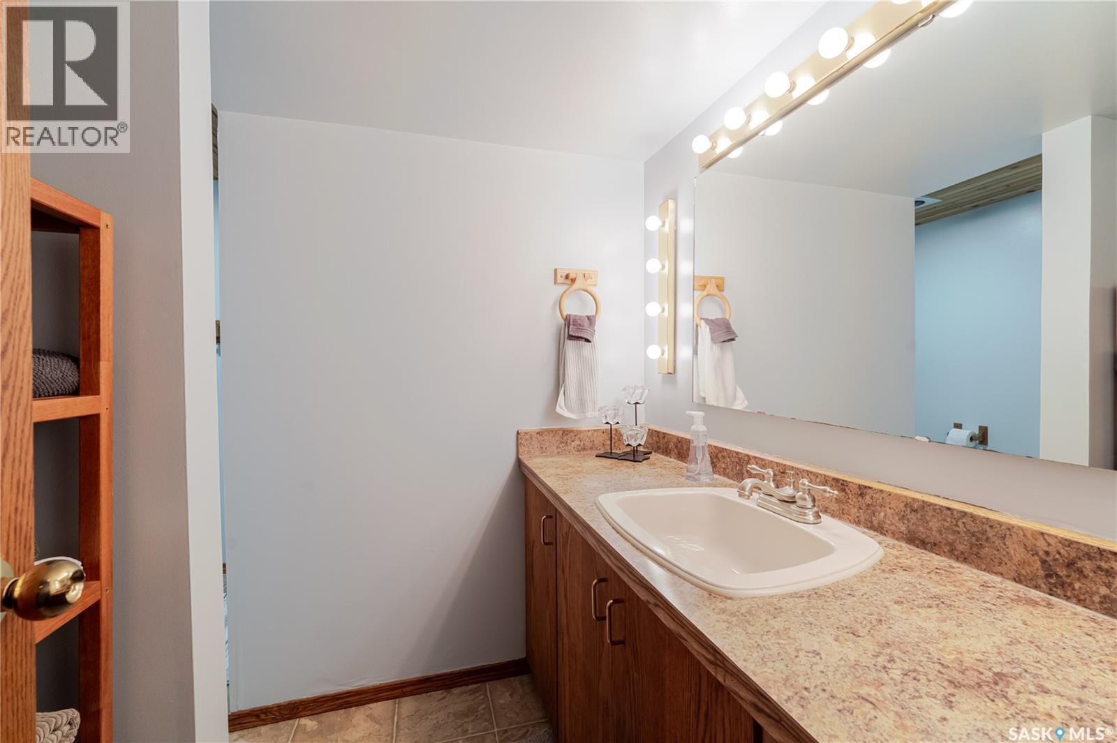 1325 King CRESCENT - 42
