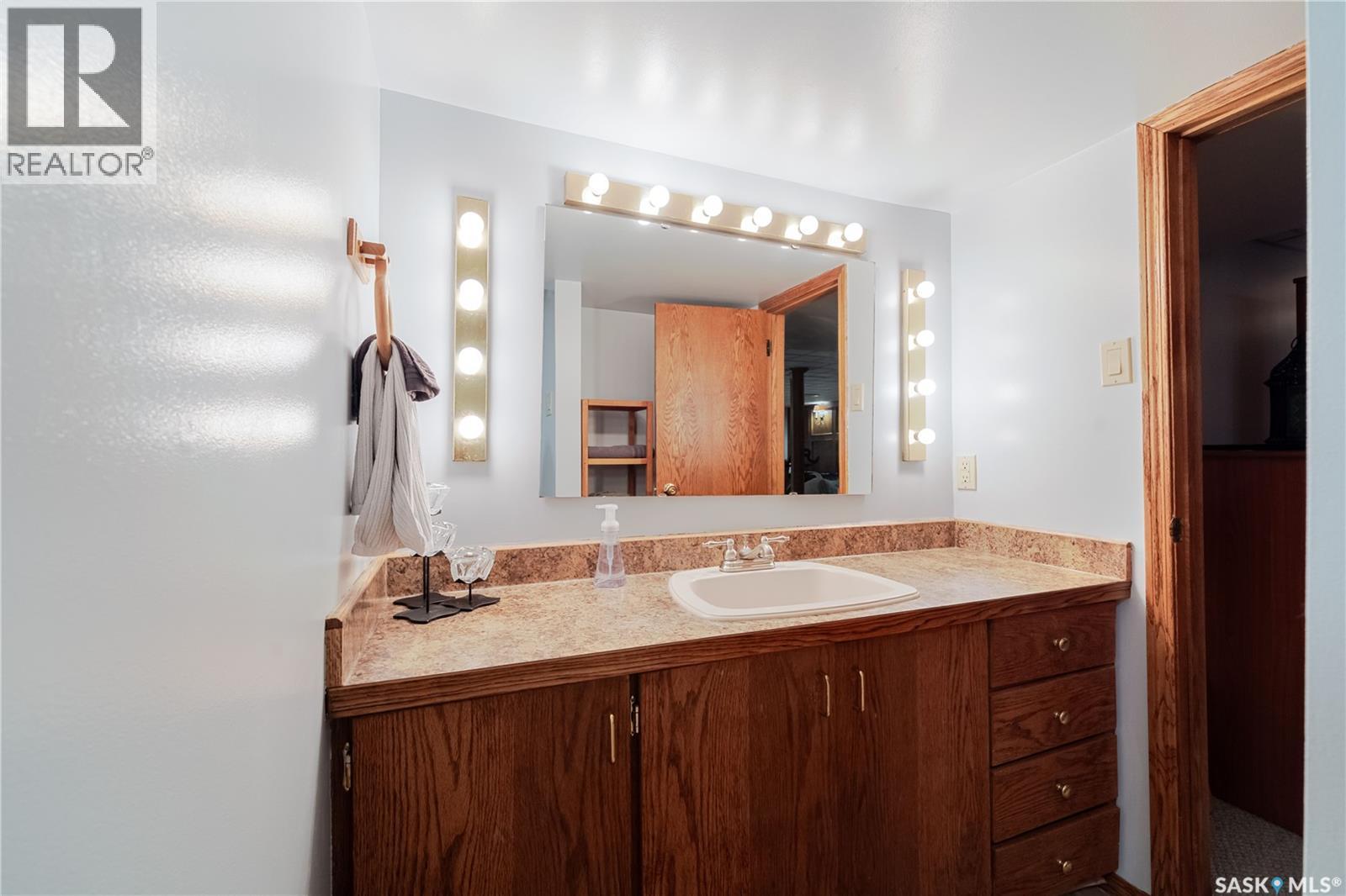 1325 King CRESCENT - 45