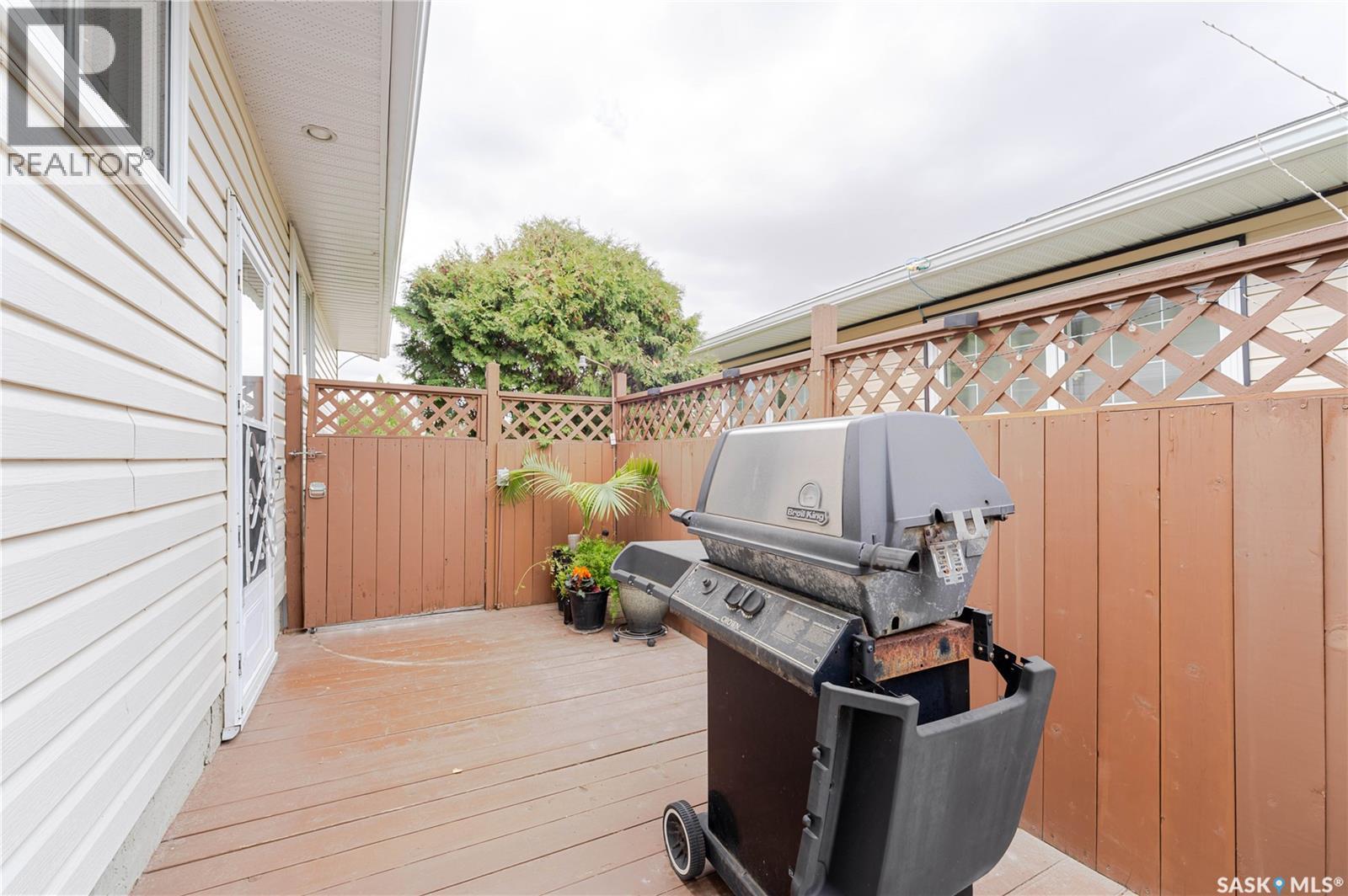 1325 King CRESCENT - 51