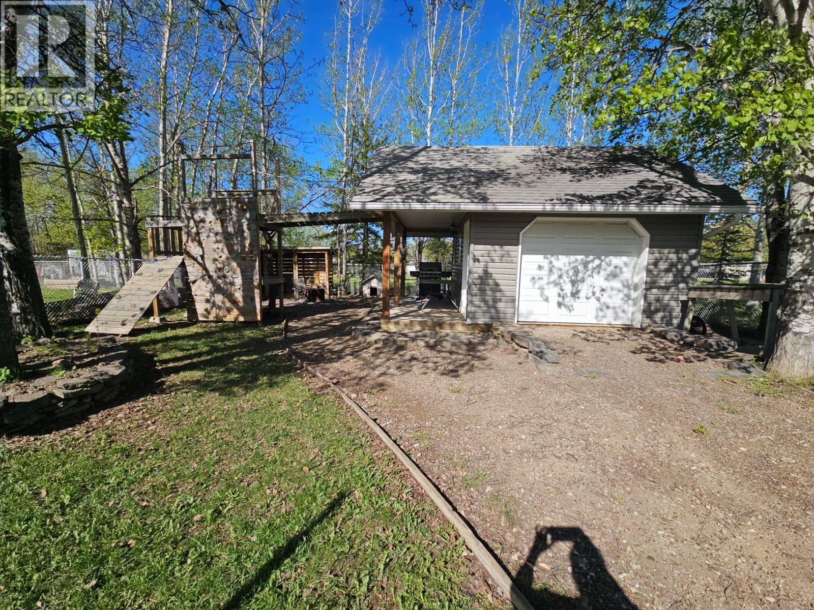 5237 42 Street NE, Chetwynd