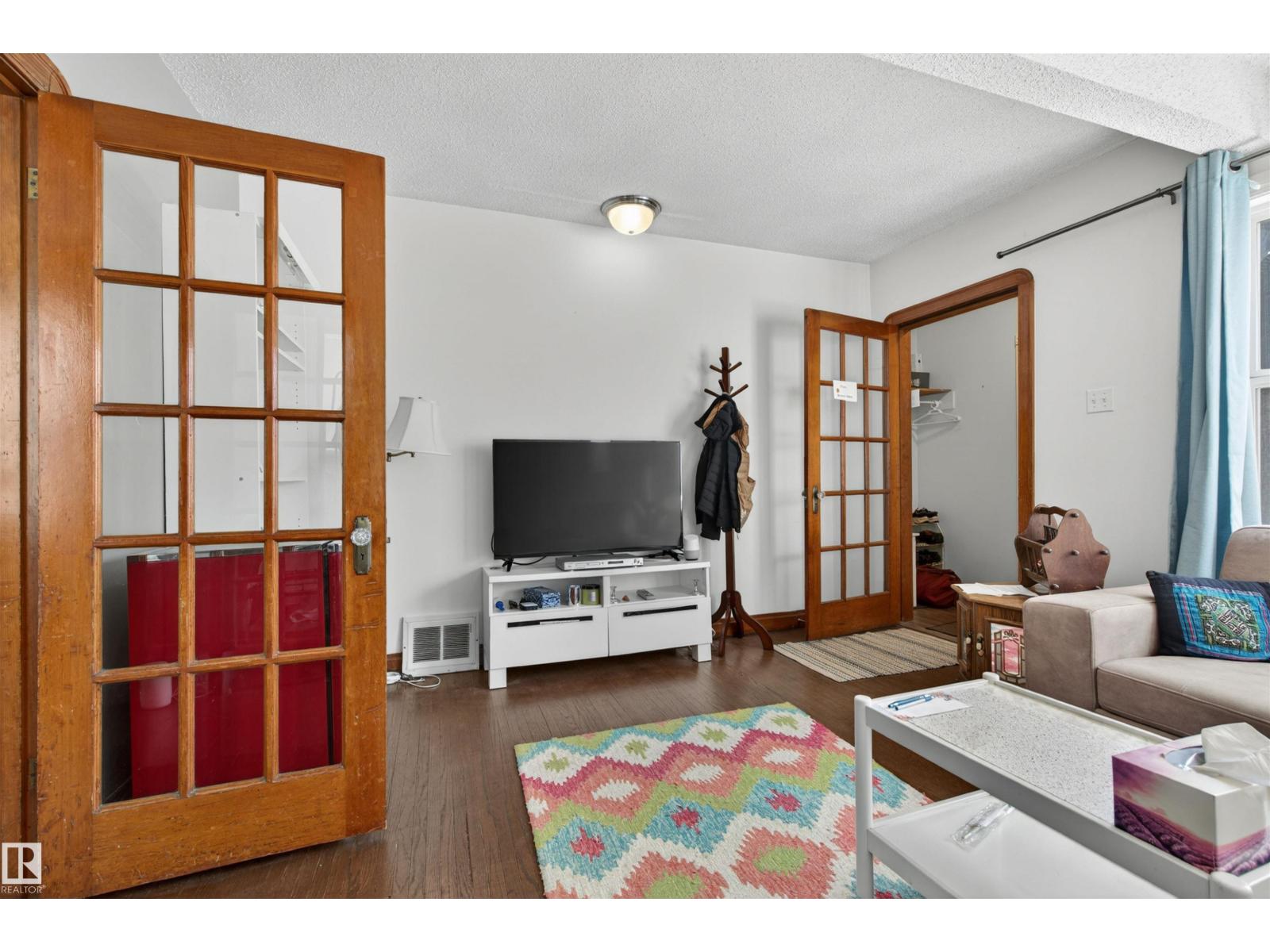 10522 79 AV NW - 6
