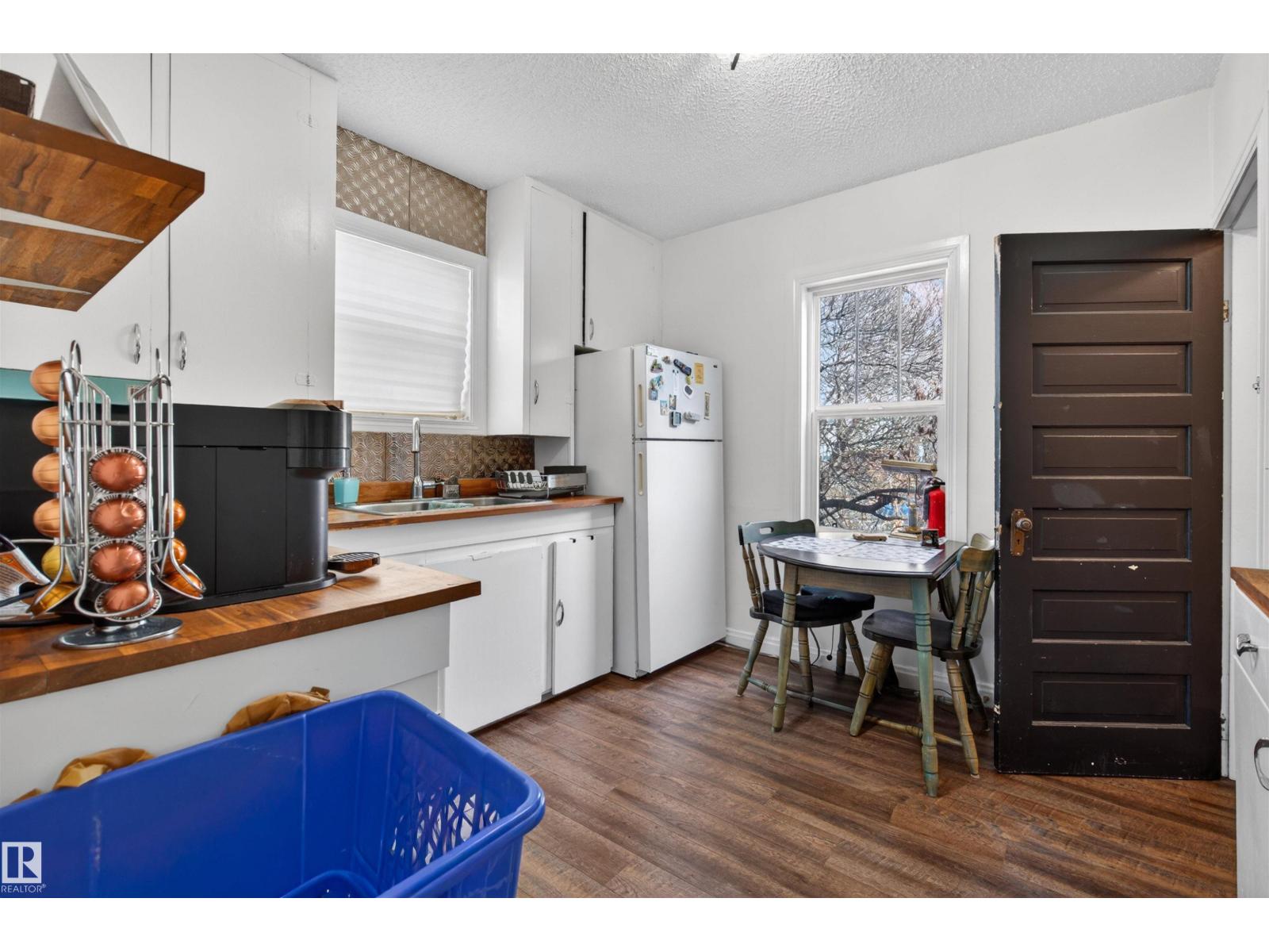 10522 79 AV NW - 10