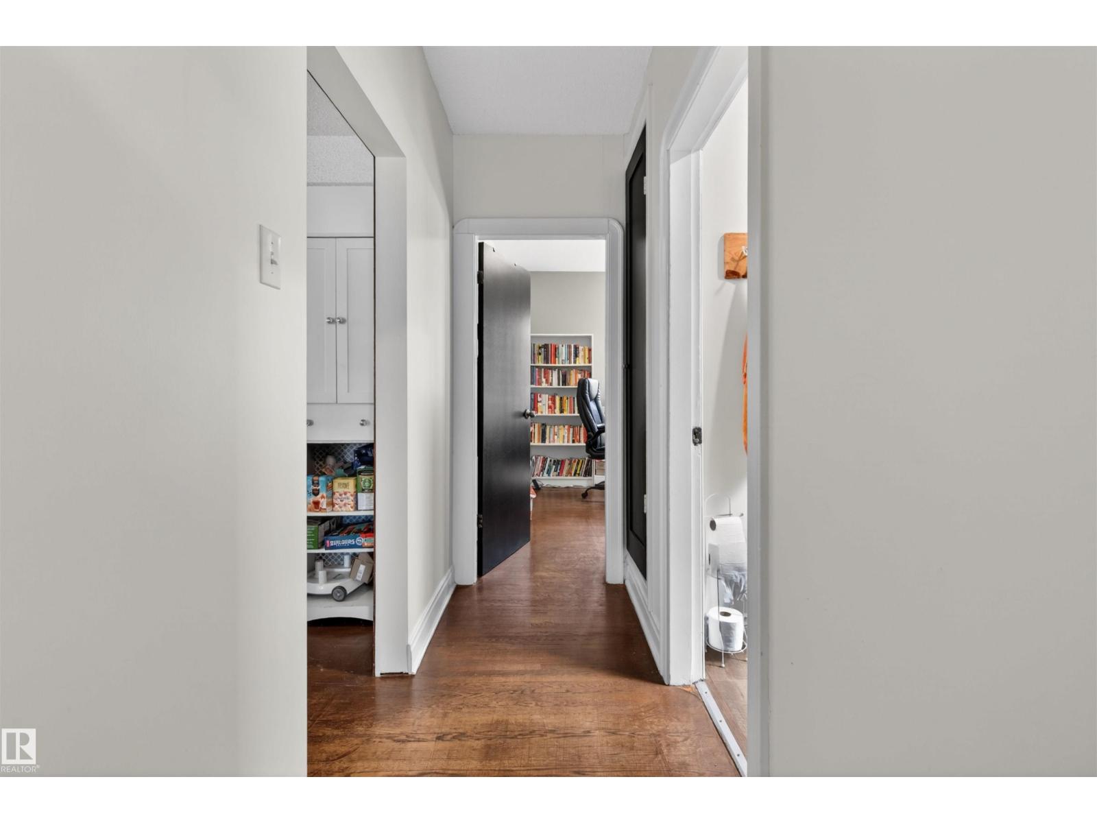 10522 79 AV NW - 13