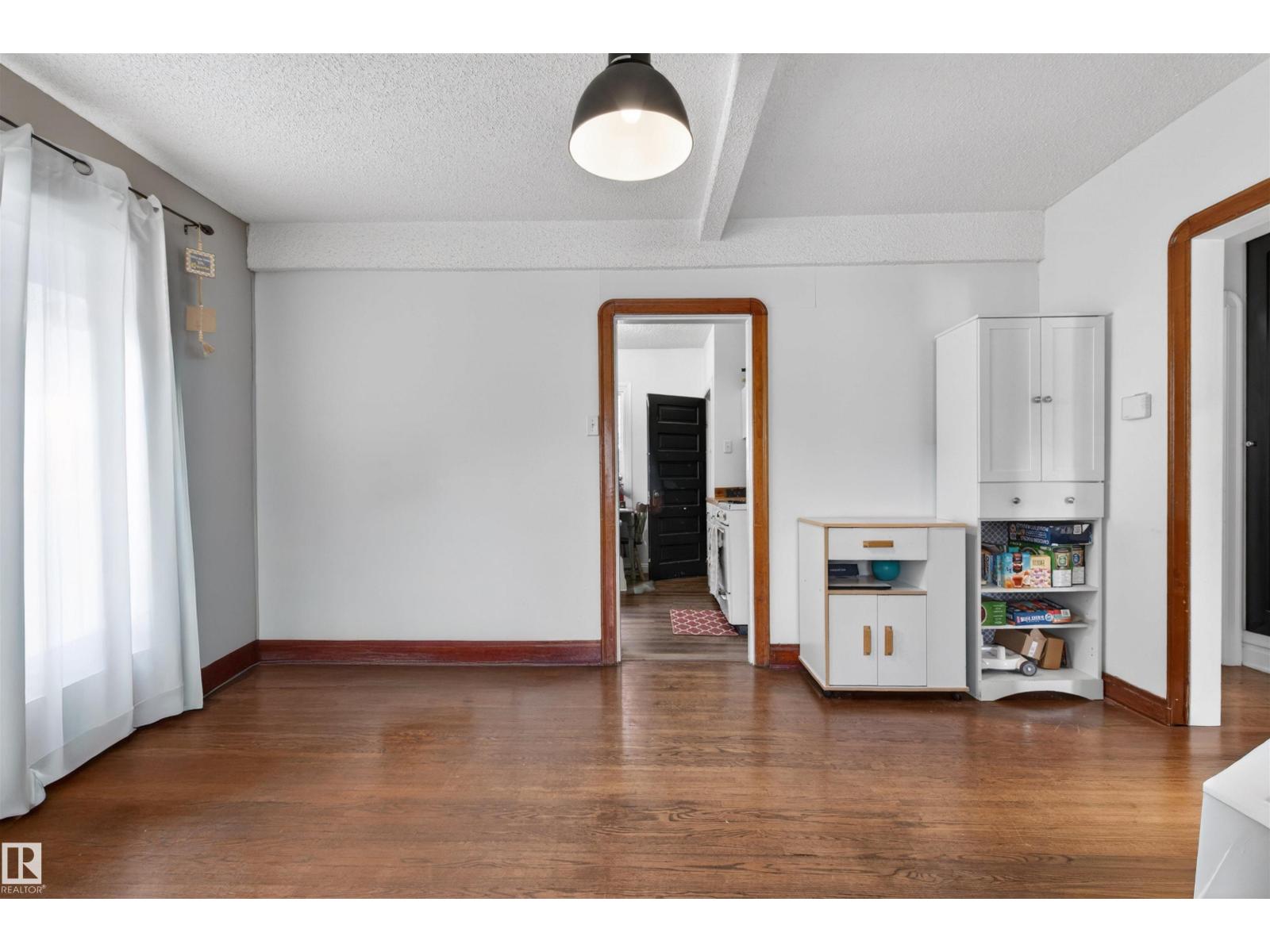 10522 79 AV NW - 7