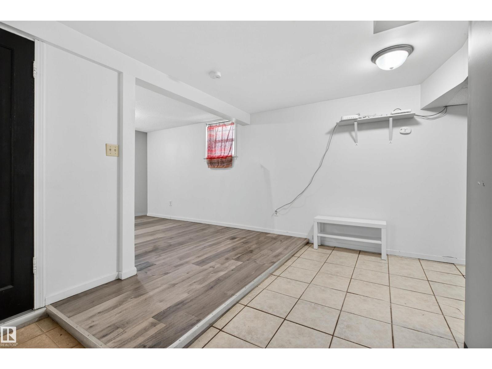 10522 79 AV NW - 25