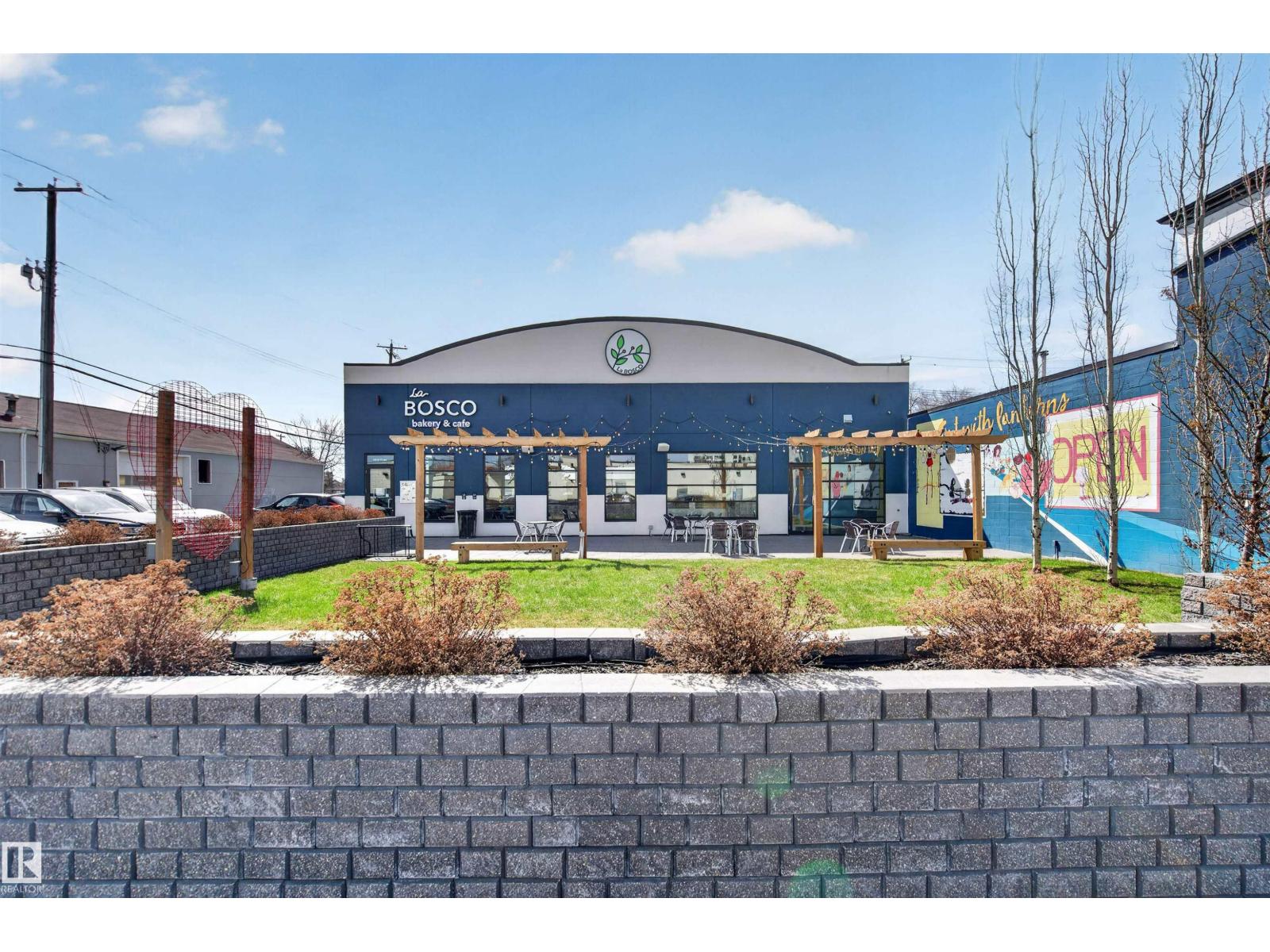 10522 79 AV NW - 40