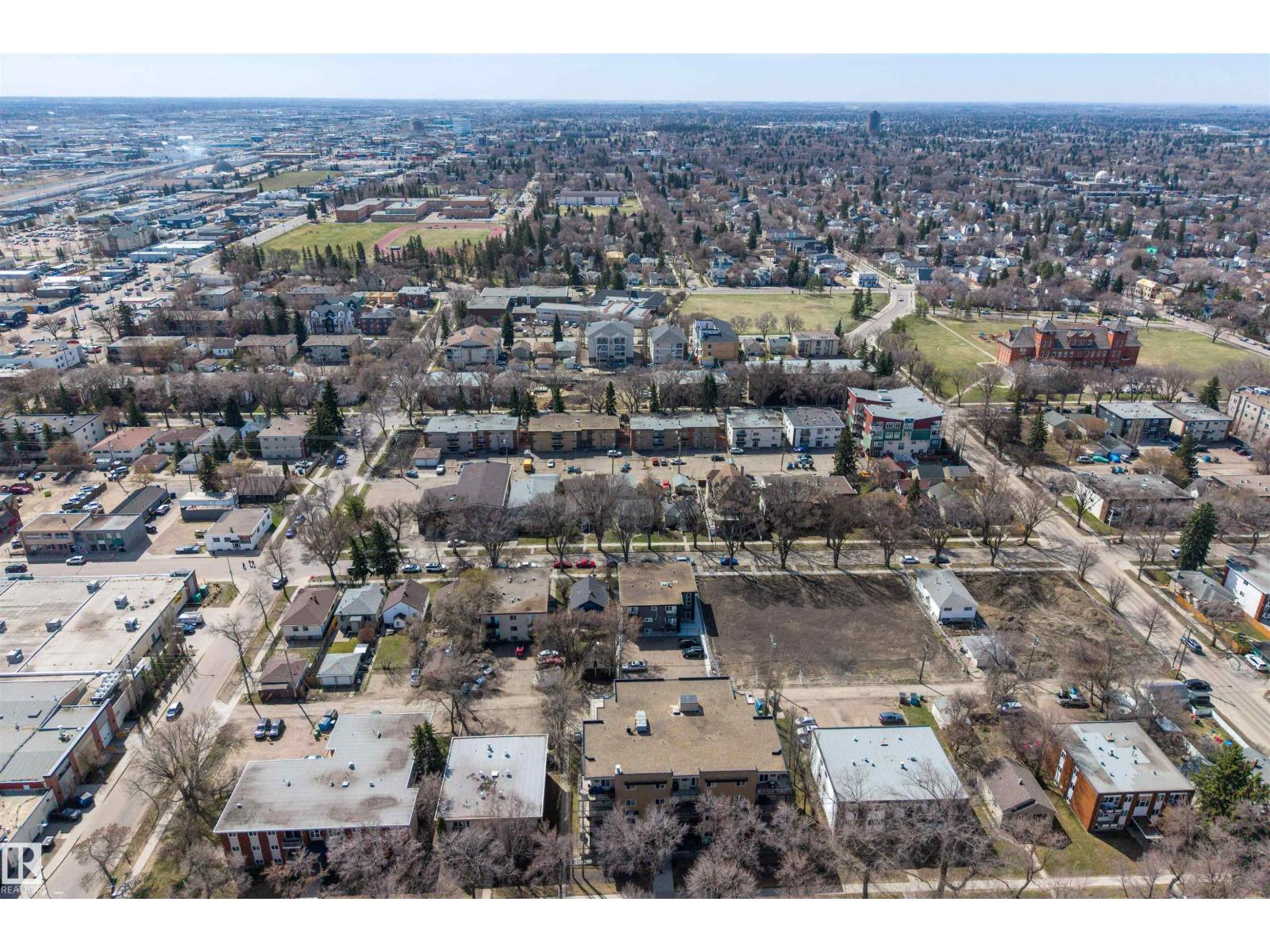 10522 79 AV NW - 38