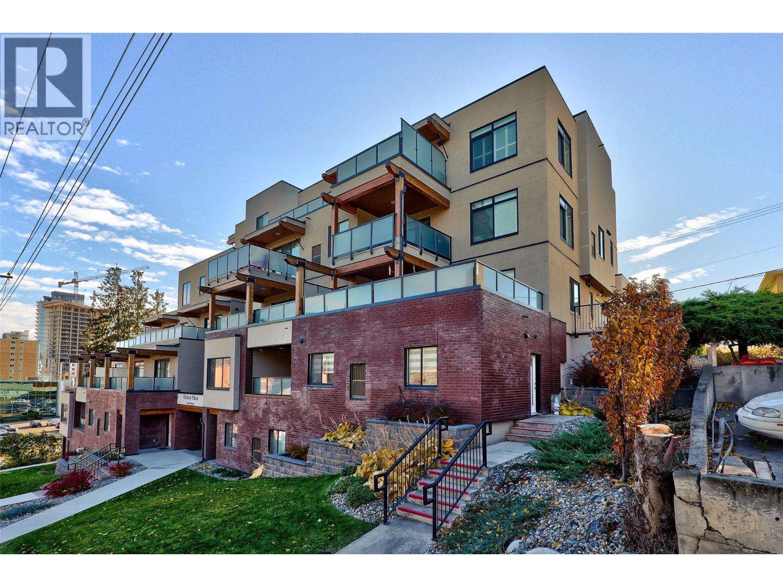 #101 227 BATTLE Street - 1
