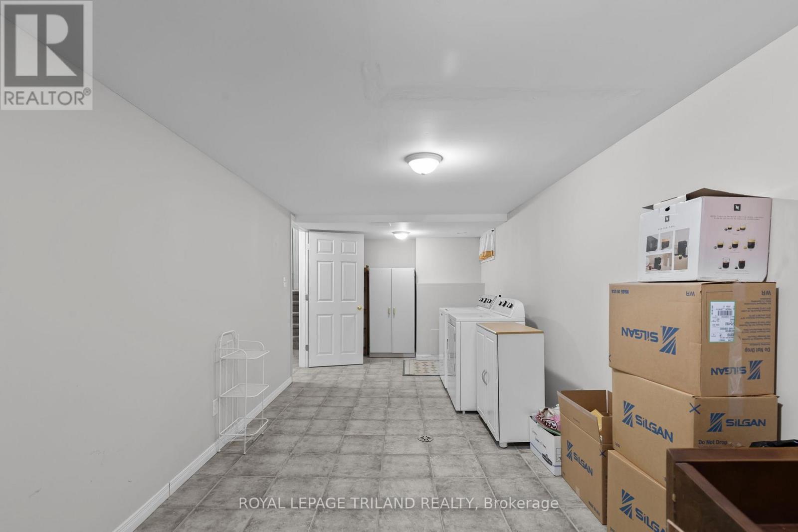 29 LADORE DRIVE - 34