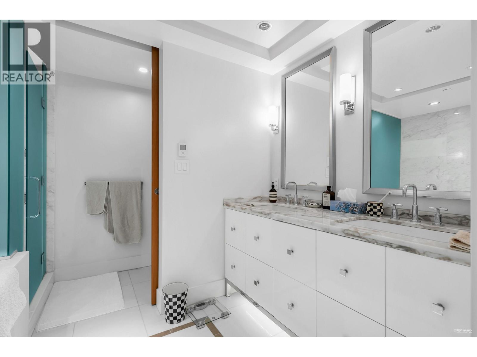 House in Vancouver - Image 18