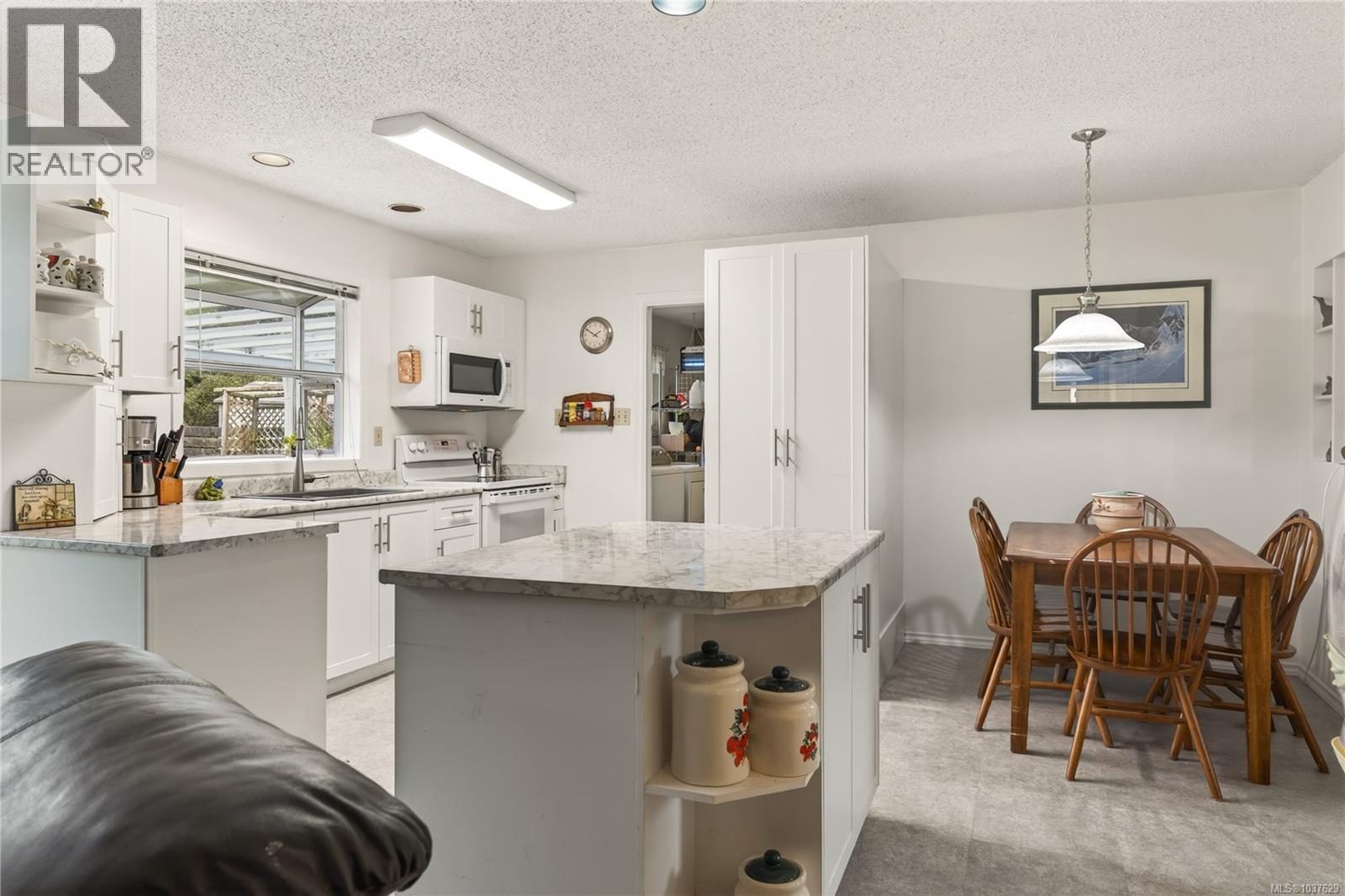 6531 Dover Rd, Nanaimo
