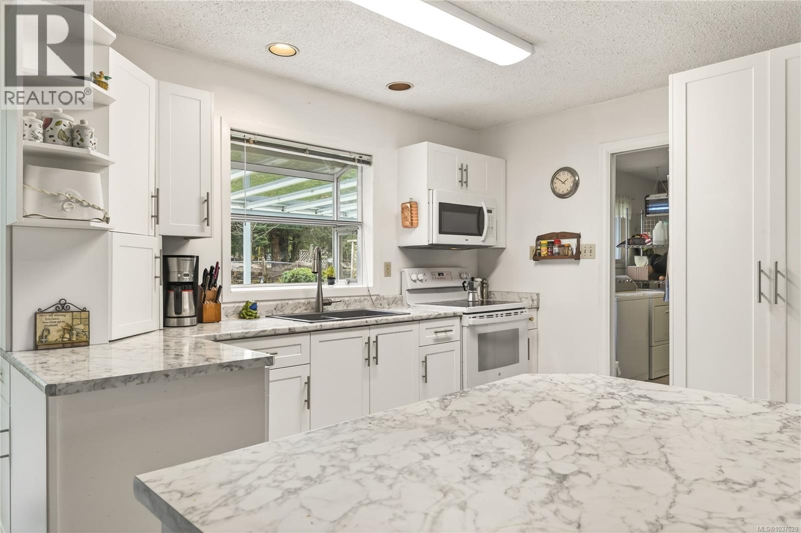 6531 Dover Rd, Nanaimo