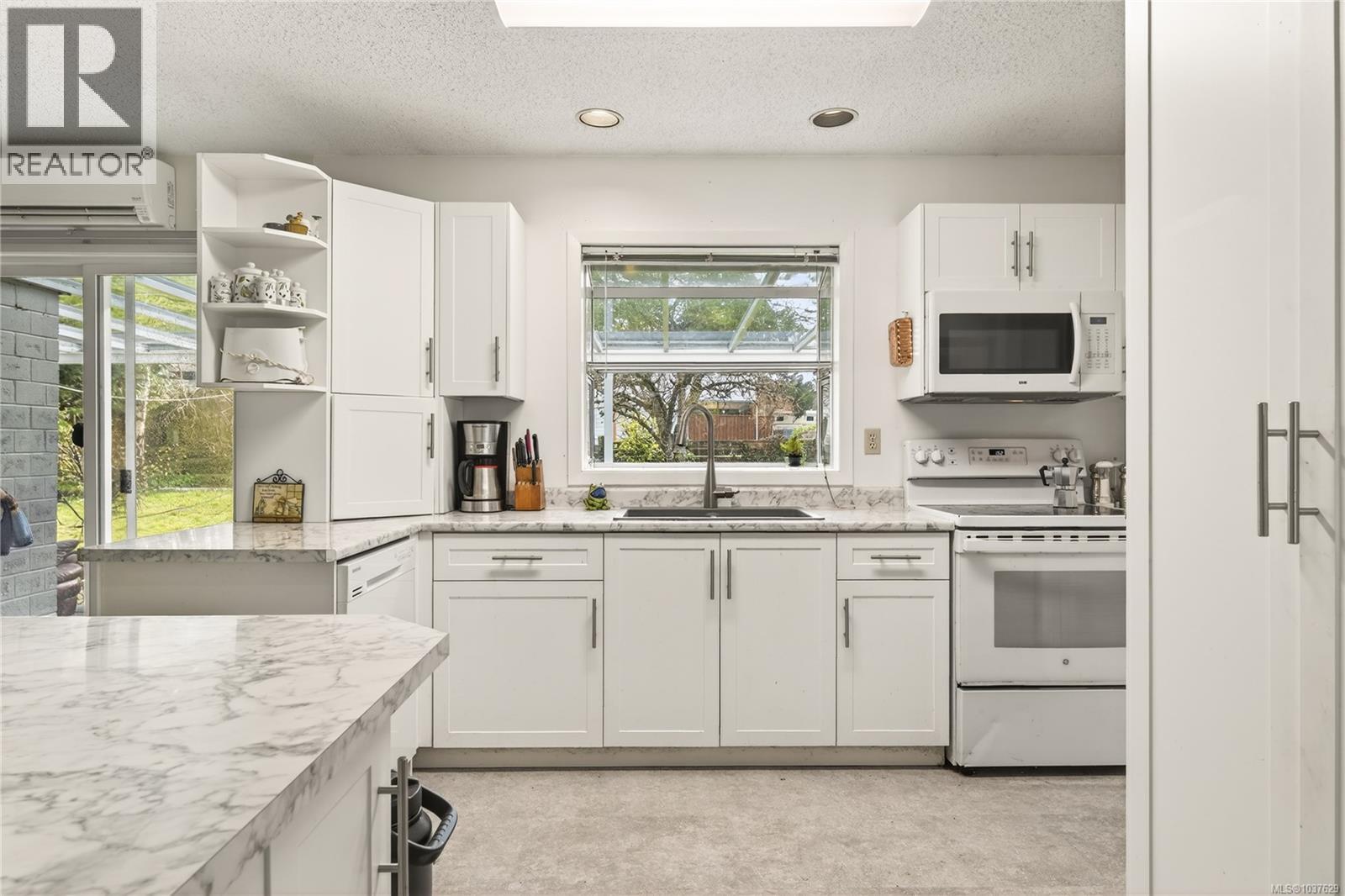 6531 Dover Rd, Nanaimo