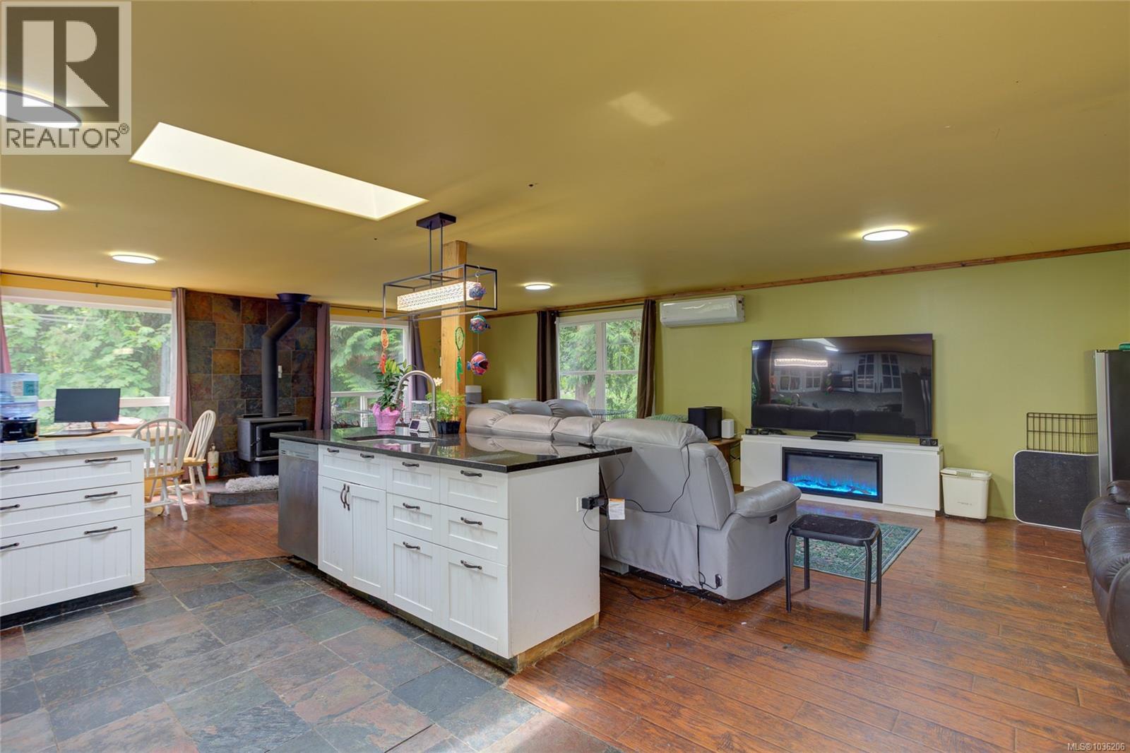 4547 Cowichan Lake Rd - 11