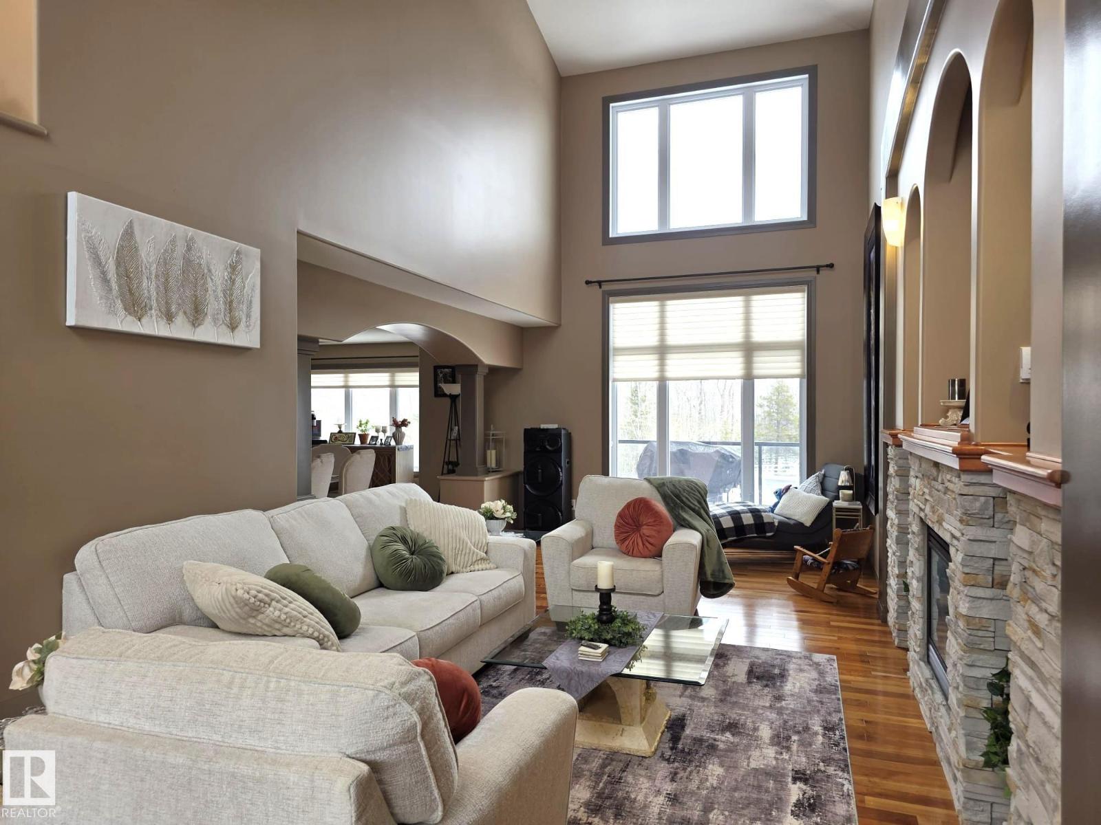4477 36 ST - 18