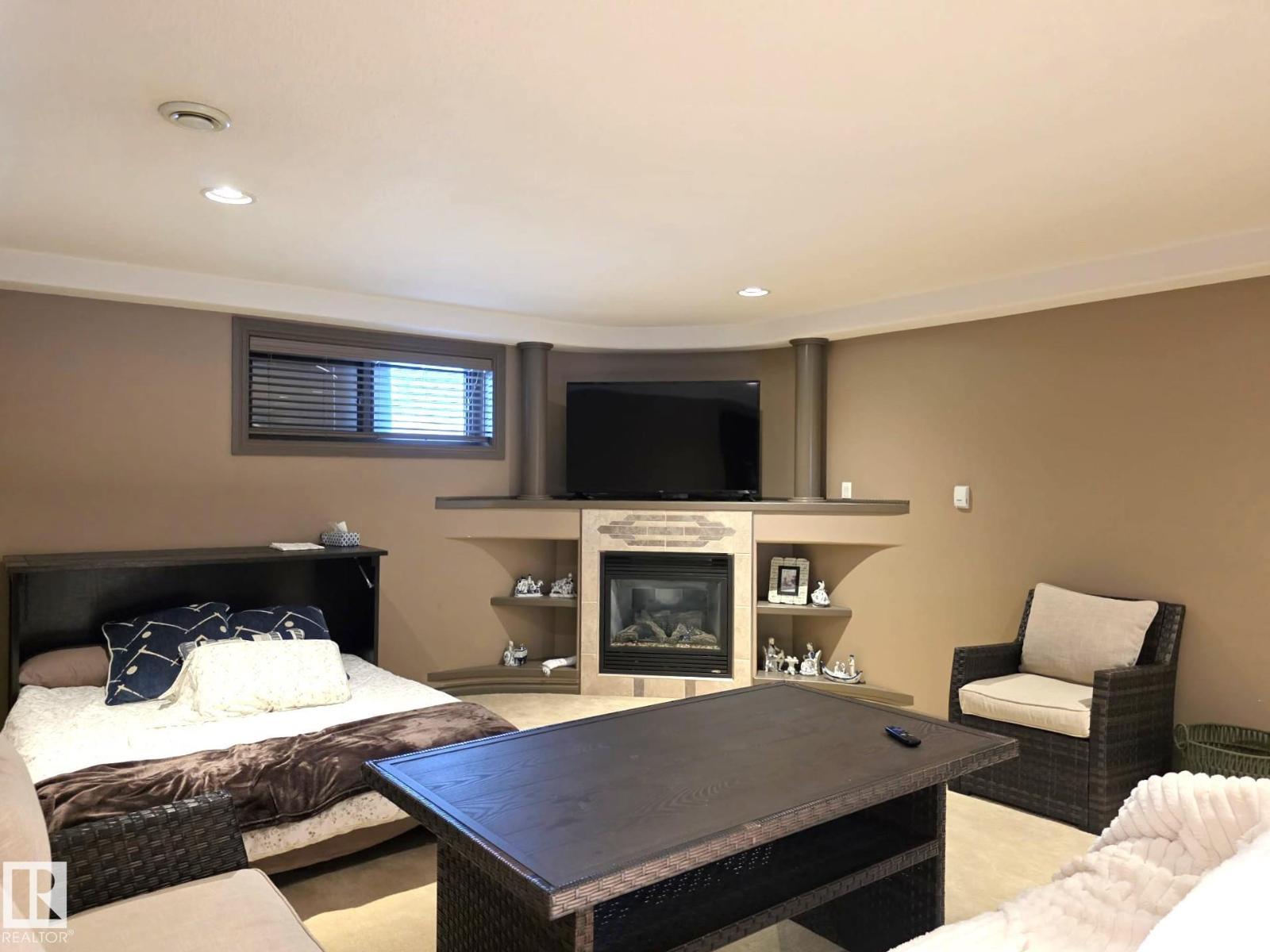 4477 36 ST - 43