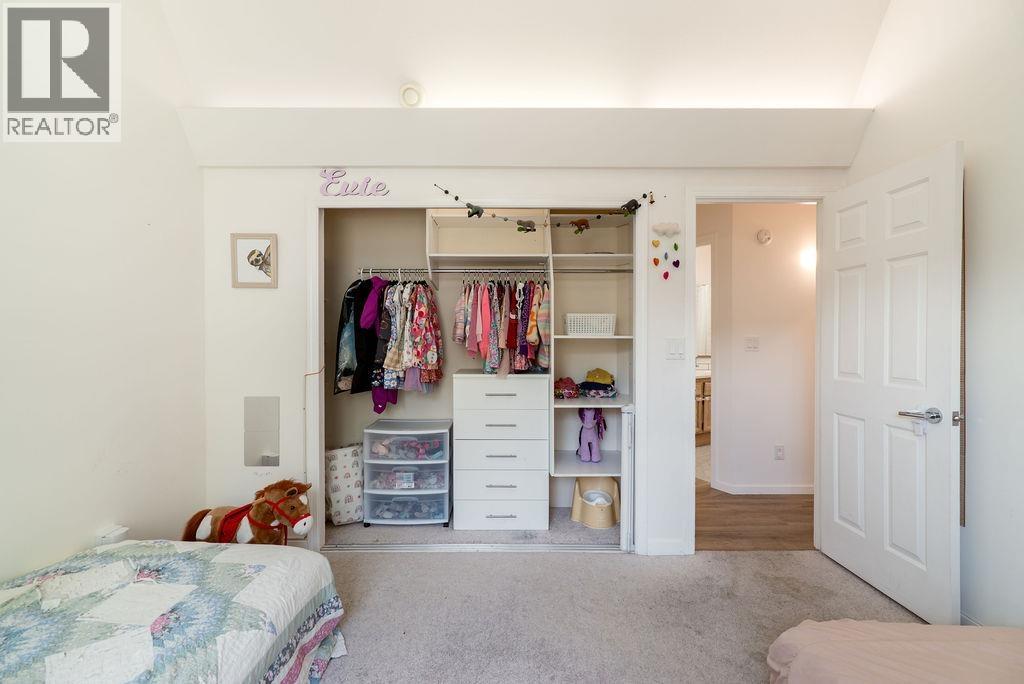 1032 EDGEWATER CRESCENT, Squamish