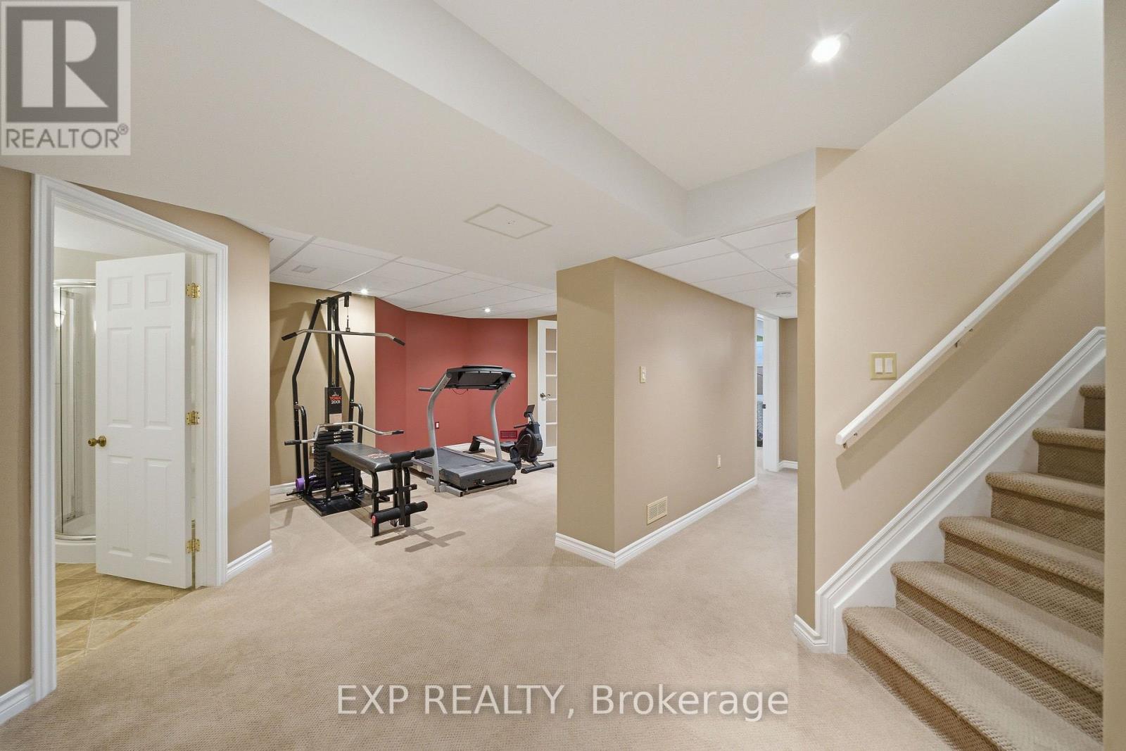 49 PONDHOLLOW WAY - 32