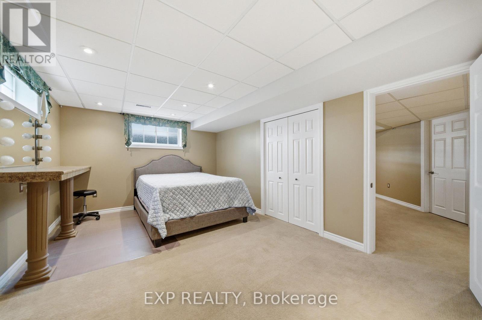 49 PONDHOLLOW WAY - 34