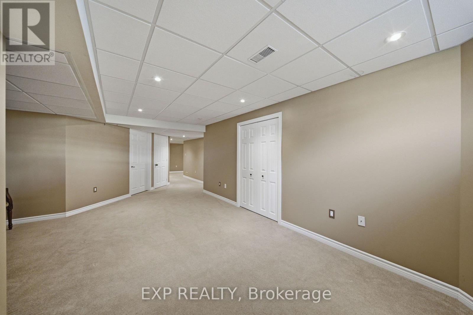 49 PONDHOLLOW WAY - 35