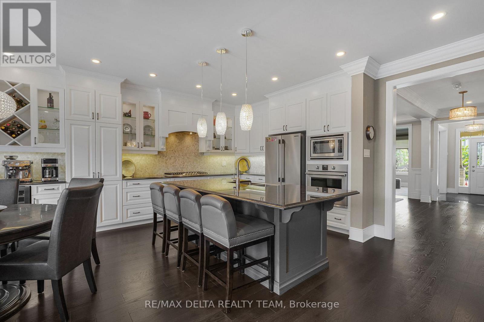 110 SWEETVALLEY DRIVE - 16