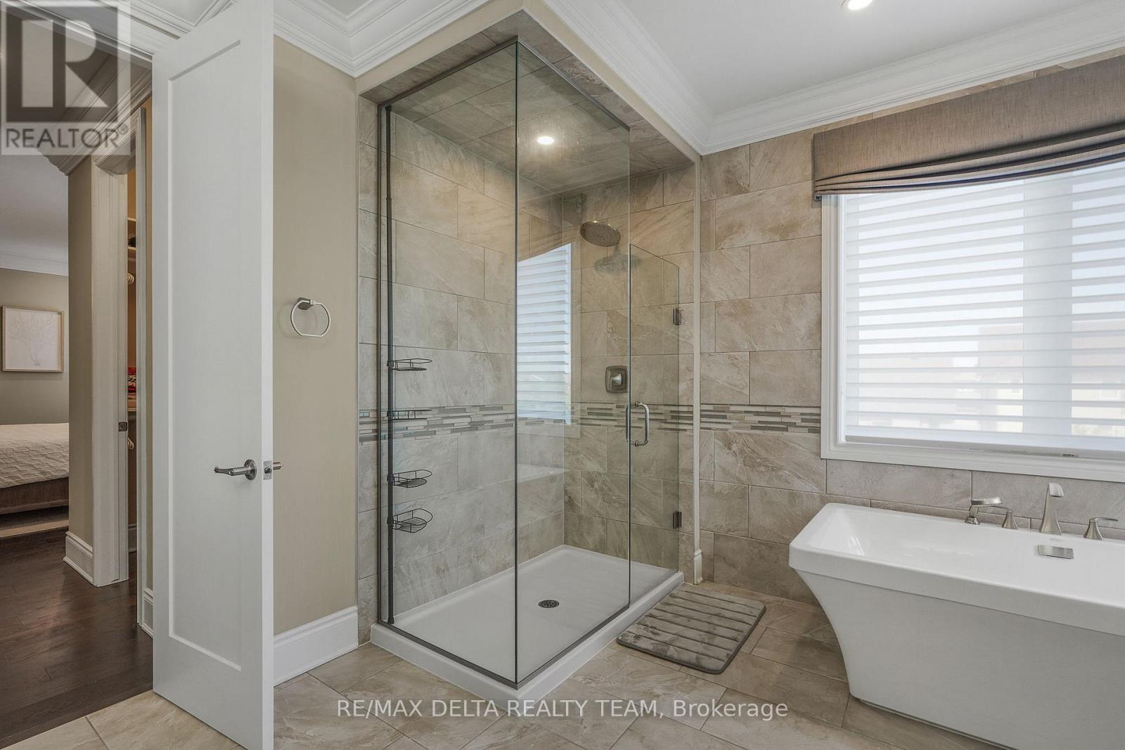 110 SWEETVALLEY DRIVE - 24