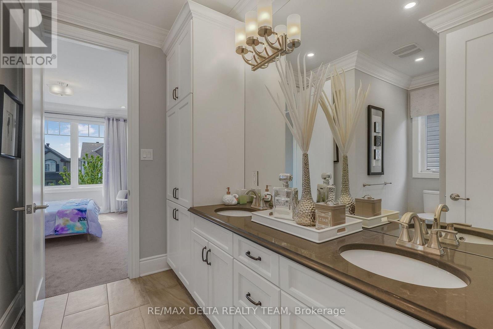 110 SWEETVALLEY DRIVE - 32