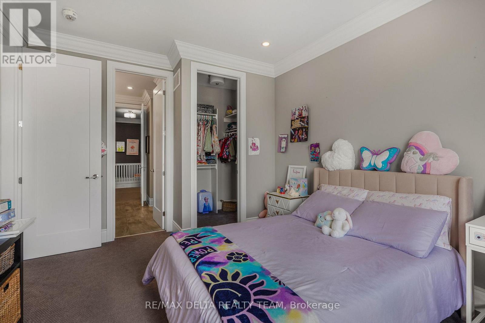 110 SWEETVALLEY DRIVE - 35