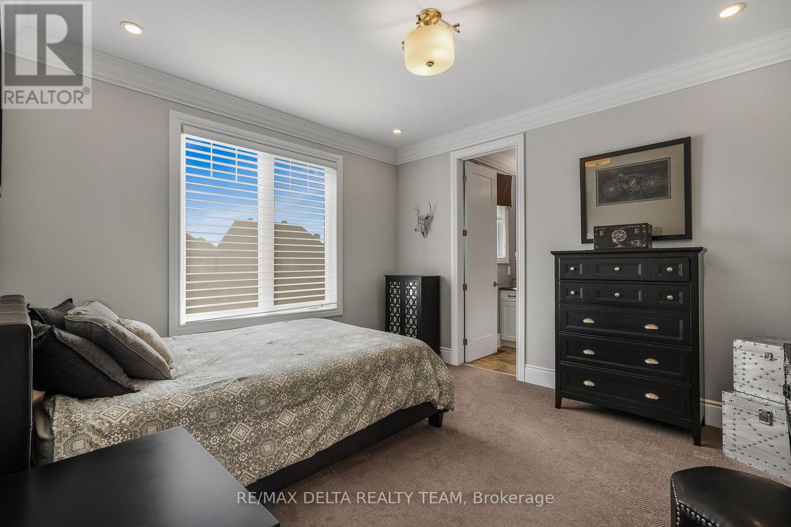 110 SWEETVALLEY DRIVE - 36