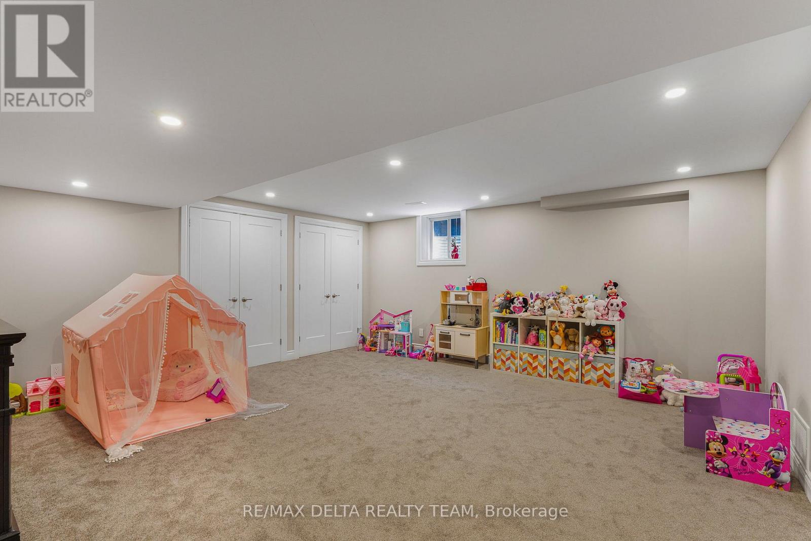 110 SWEETVALLEY DRIVE - 40