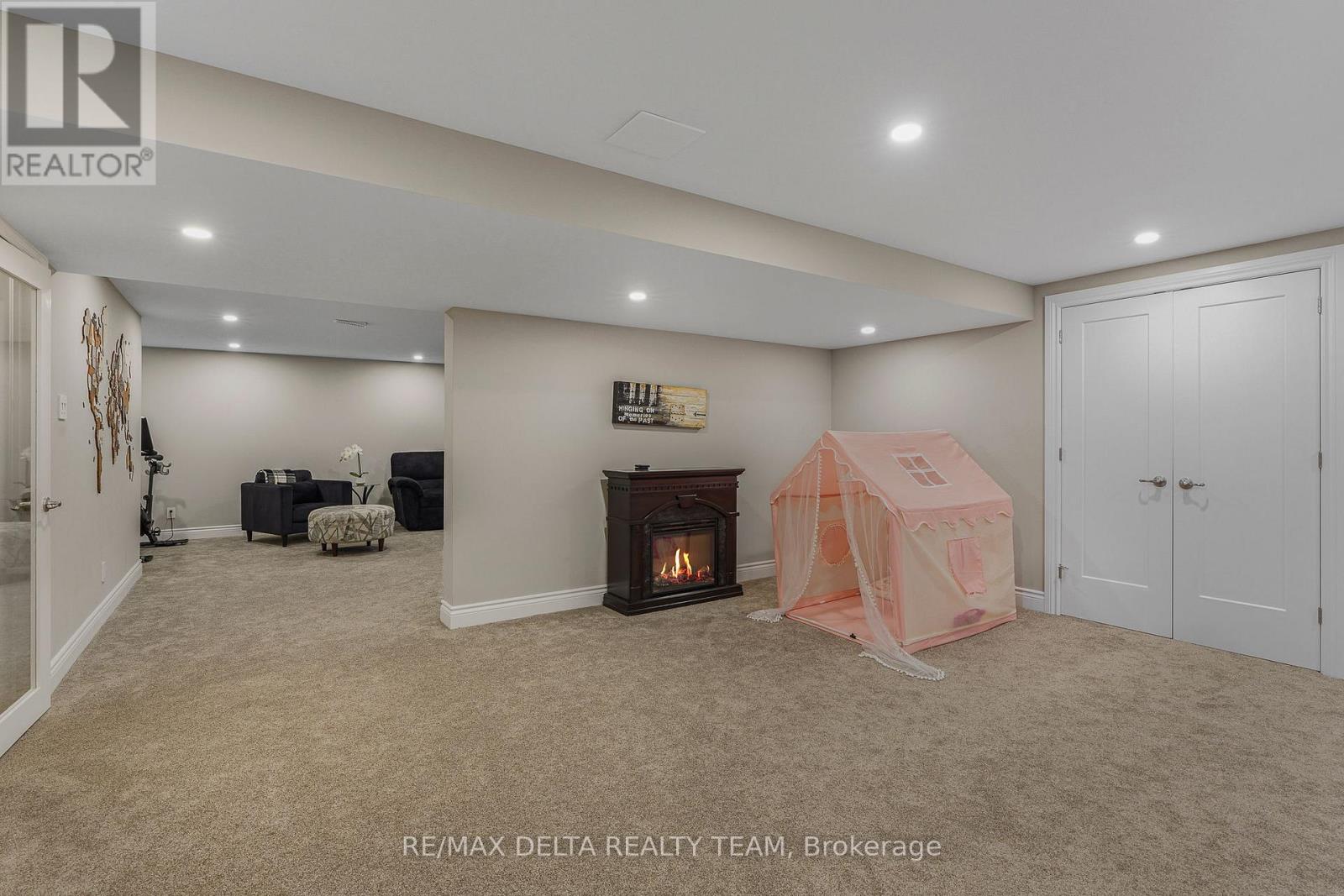 110 SWEETVALLEY DRIVE - 41