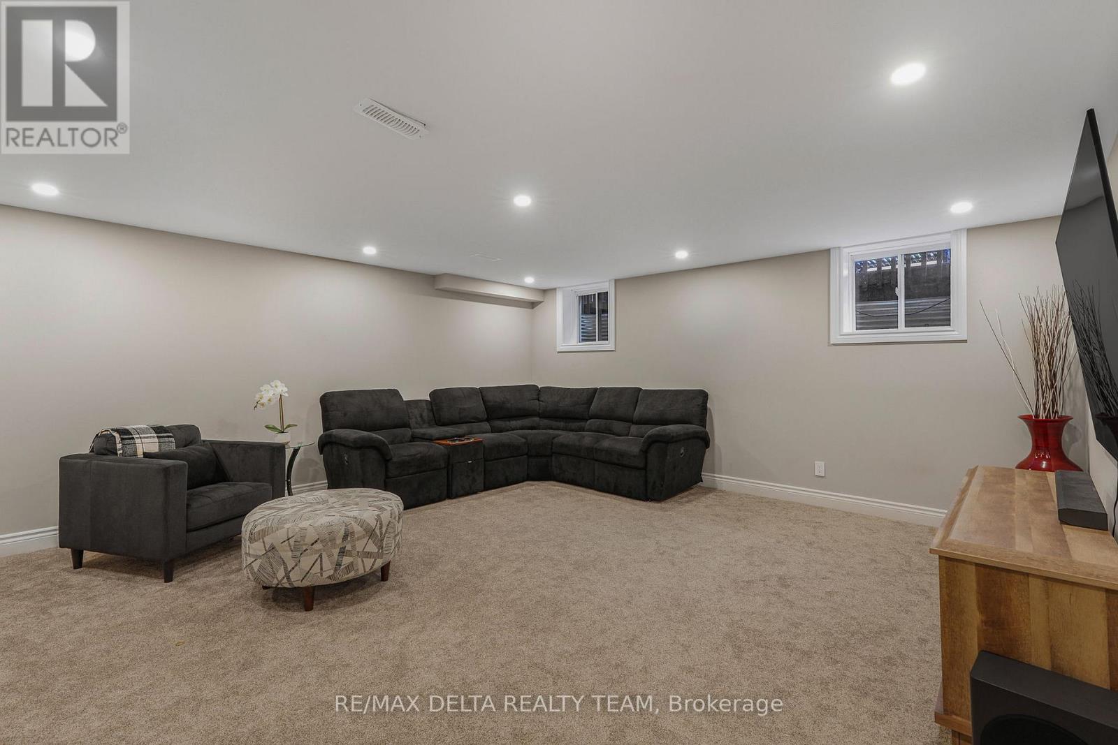 110 SWEETVALLEY DRIVE - 42