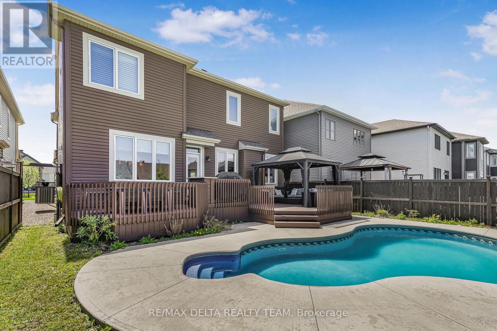 110 SWEETVALLEY DRIVE - 45